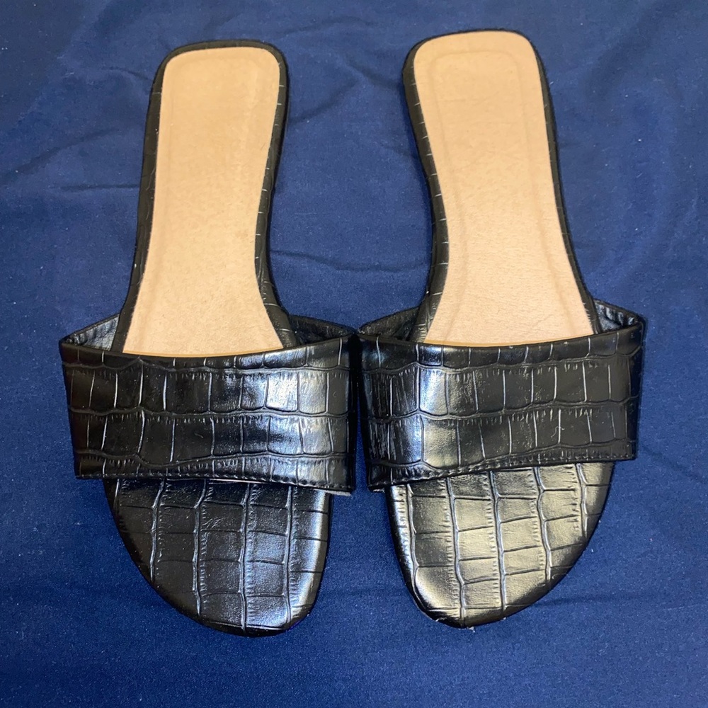 Fashion nova black sandals